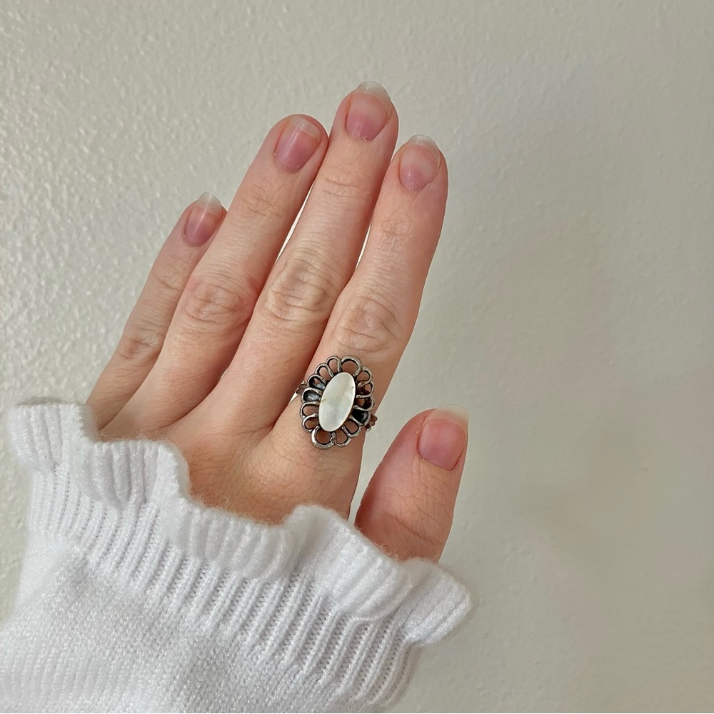 Mother of Pearl Silver Flower Oval Ring Vintage “Pearlette” Beach Neutral White - Picture 2 of 12